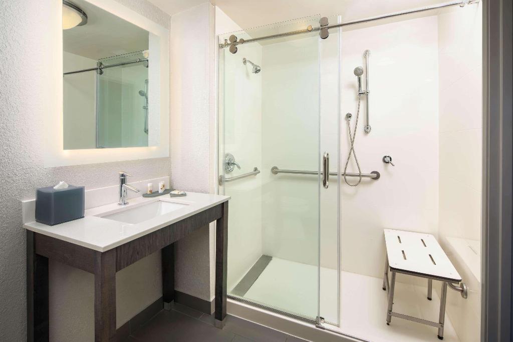 La Quinta Inn & Suites Atlanta Airport North