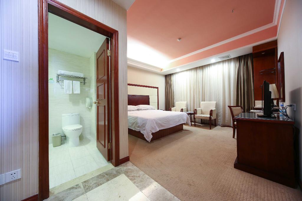 Vienna Hotel (Shanghai Hongqiao Airport Jiuxing)