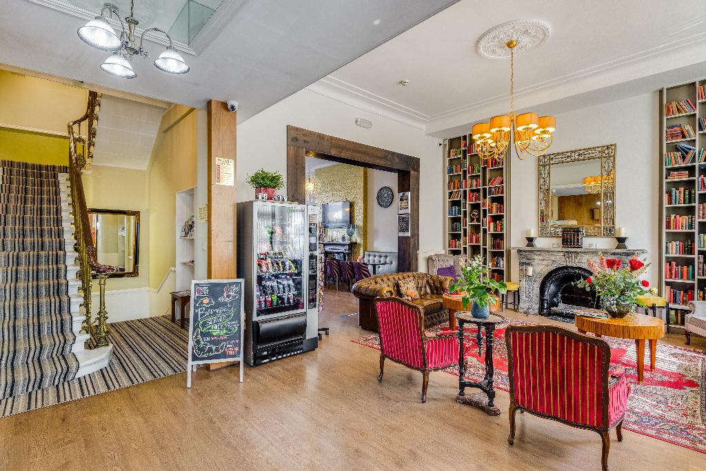1 Lexham Gardens - Lobby