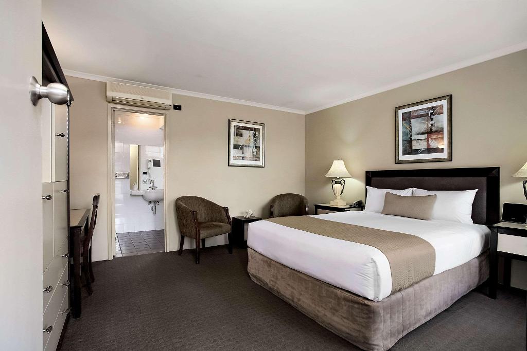 Comfort Inn On Raglan