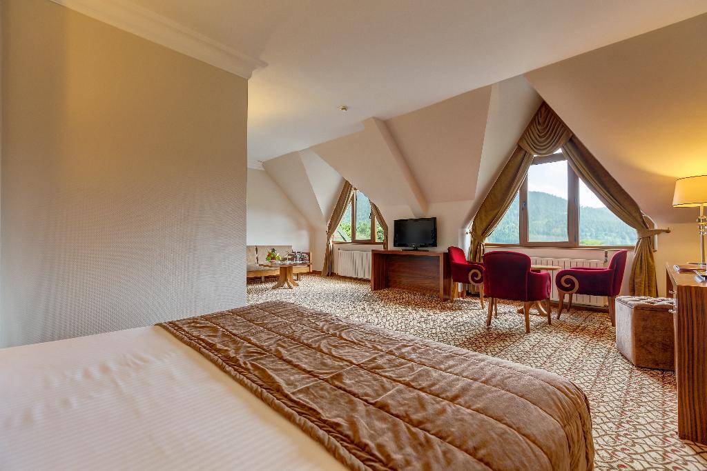 Grand Abant Hotel (Buyuk Abant Hotel)