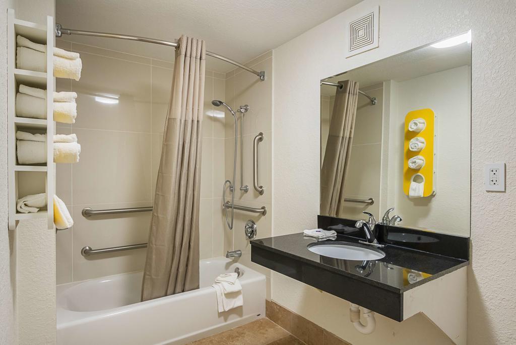 Motel 6 Savannah Midtown