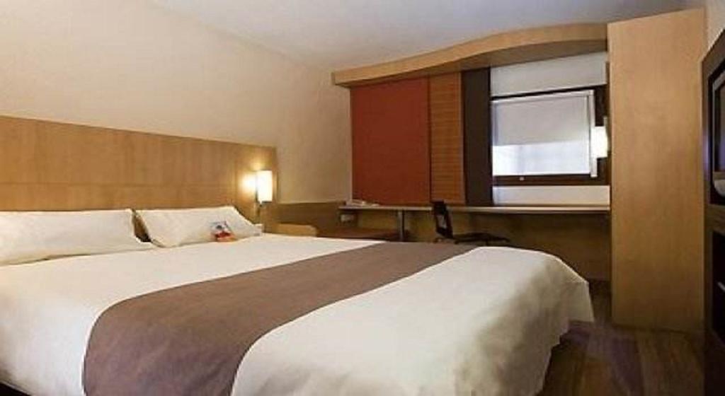 ibis Qingdao Ningxia Road