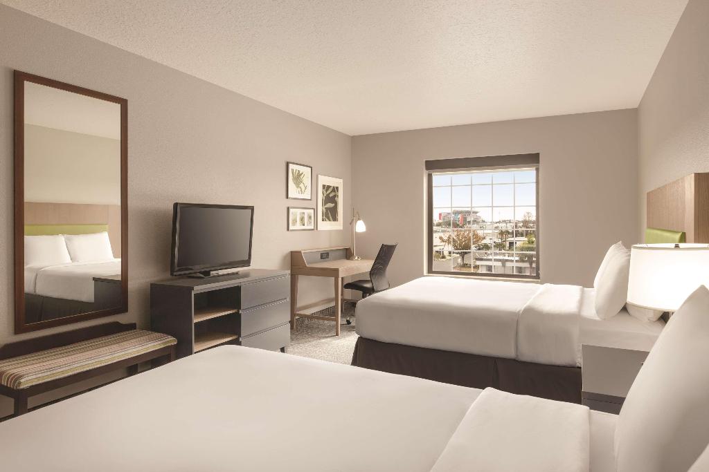 Country Inn & Suites by Radisson Tampa RJ Stadium