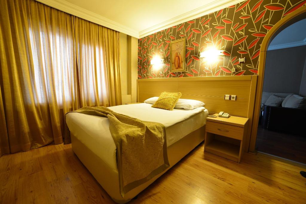Royal Carine Hotel