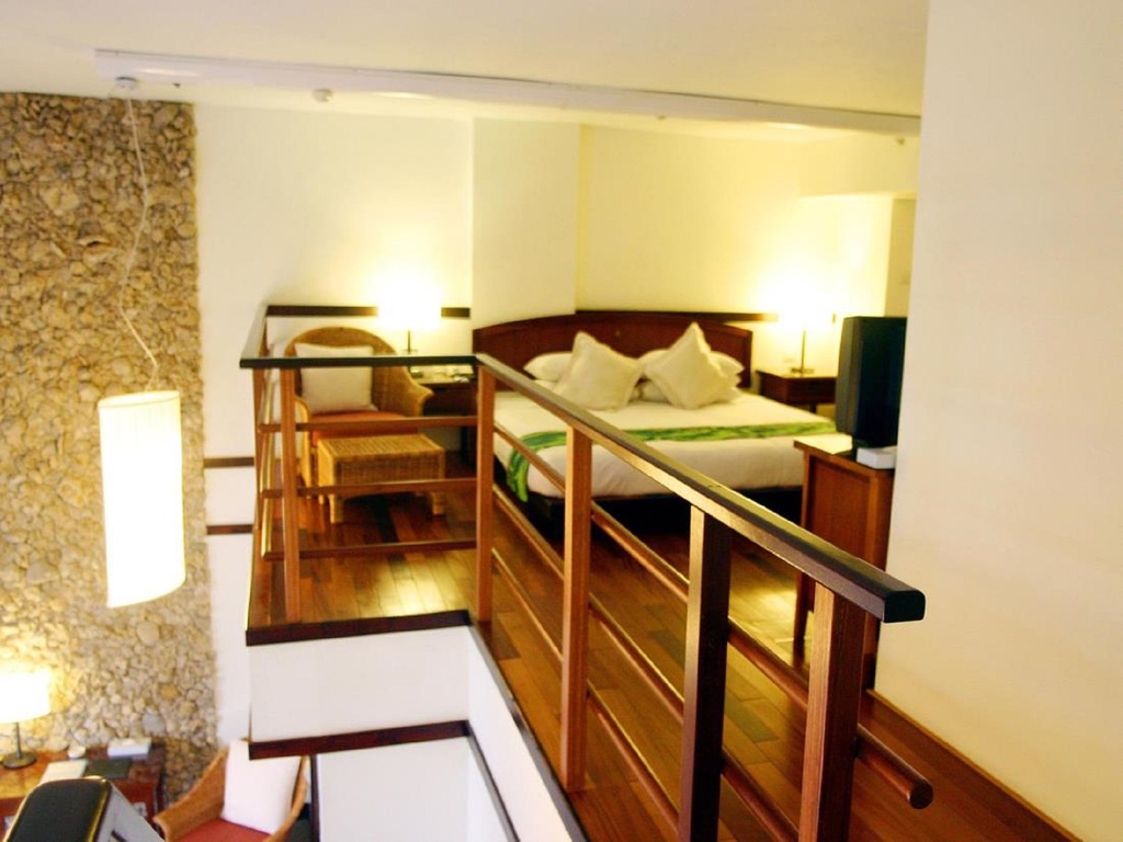 Yoho Beach Resort & Club