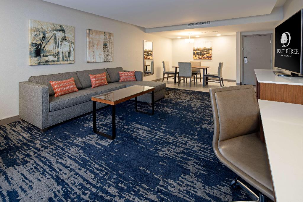 DoubleTree by Hilton Hotel Bakersfield