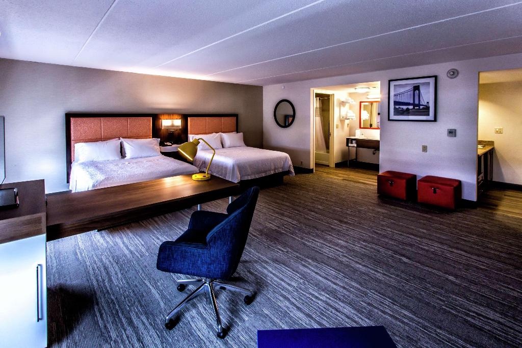 Hampton Inn & Suites Staten Island
