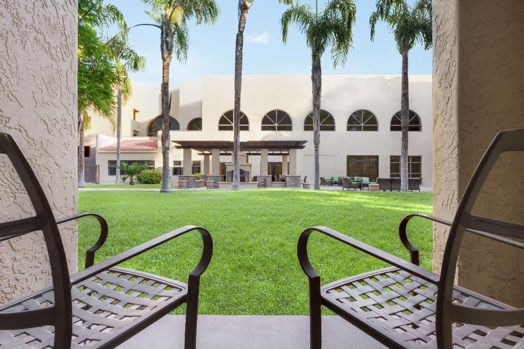Embassy Suites by Hilton Phoenix Tempe