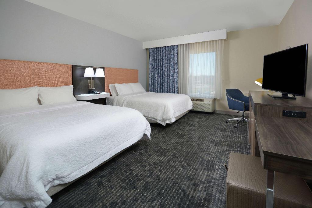 Hampton Inn & Suites Clinton I-26