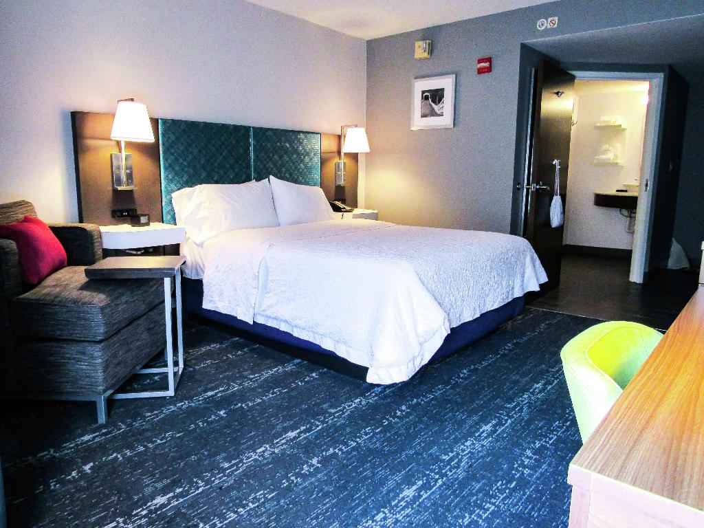 Hampton Inn & Suites Newtown