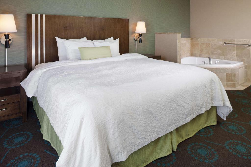 Hampton Inn & Suites Lincoln Northeast/I-80