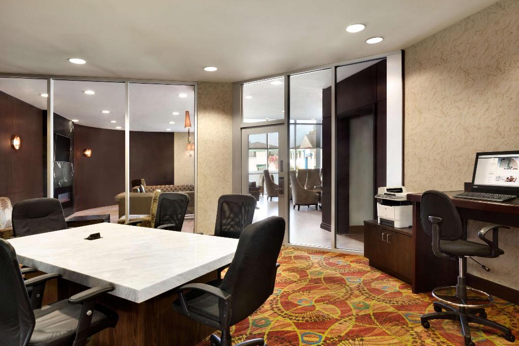 Embassy Suites Los Angeles Glendale
