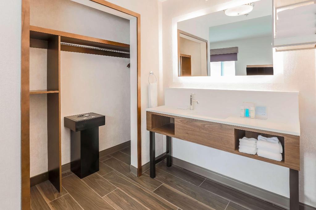 Hampton Inn & Suites Windsor - Sonoma Wine Country