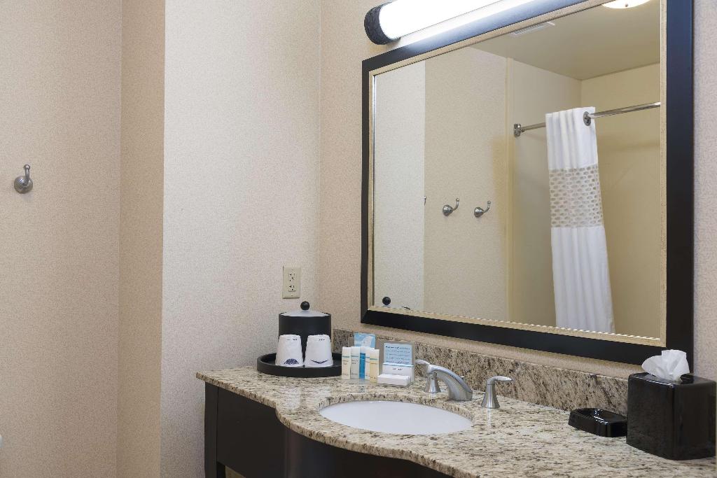 Hampton Inn & Suites Hartford-Manchester