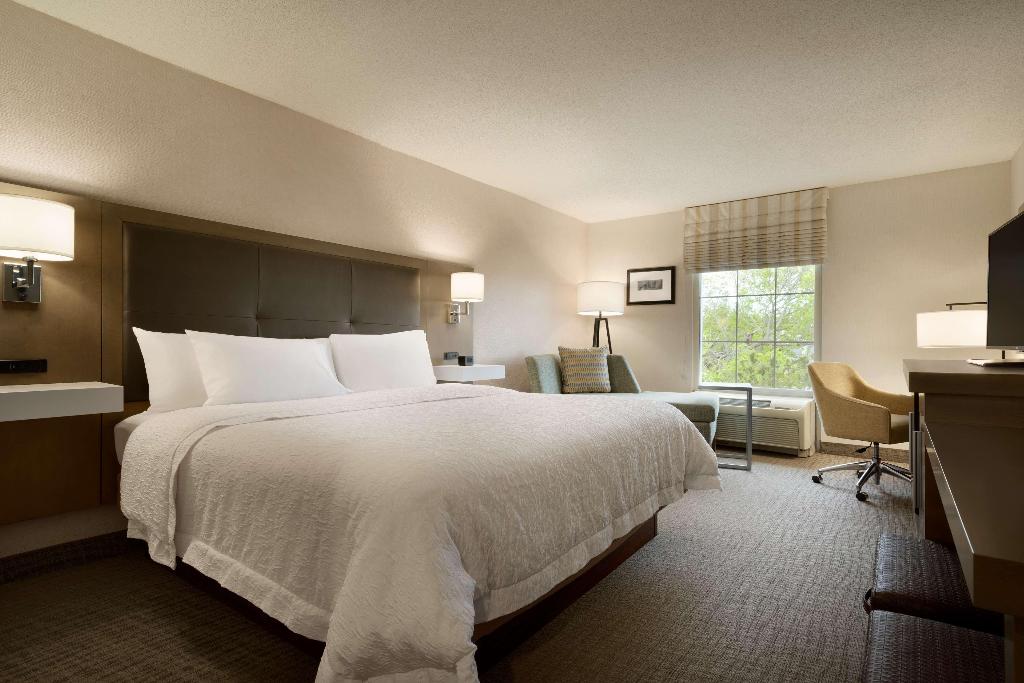 Hampton Inn & Suites Newport Middletown