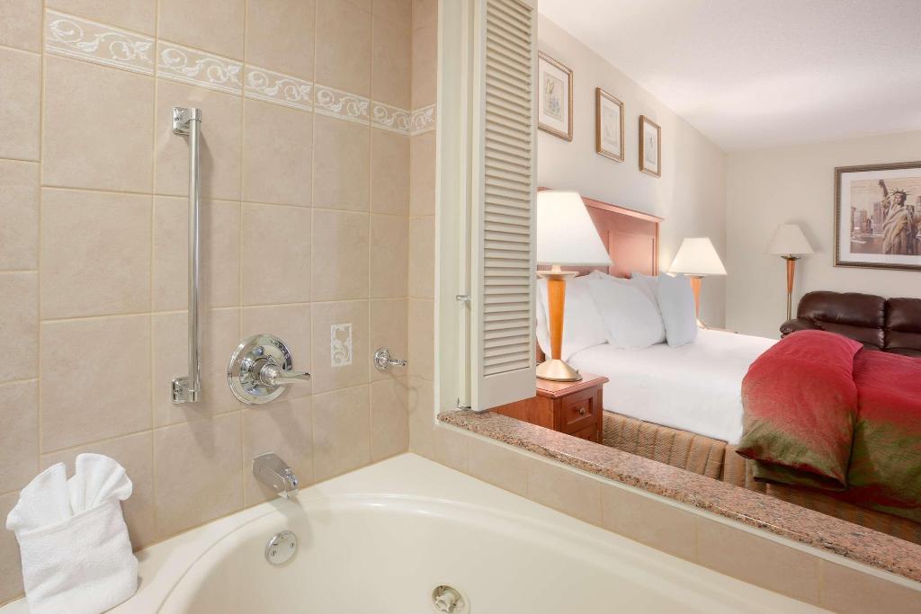 Homewood Suites by Hilton Edgewater-NYC Area