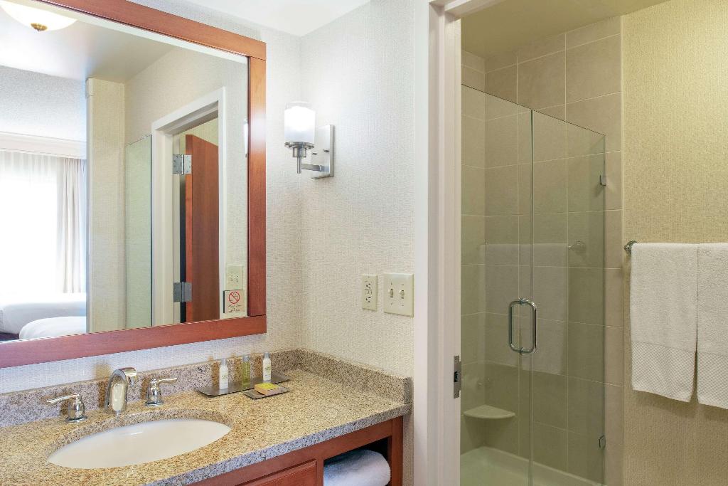 DoubleTree Suites by Hilton Hotel Mt. Laurel