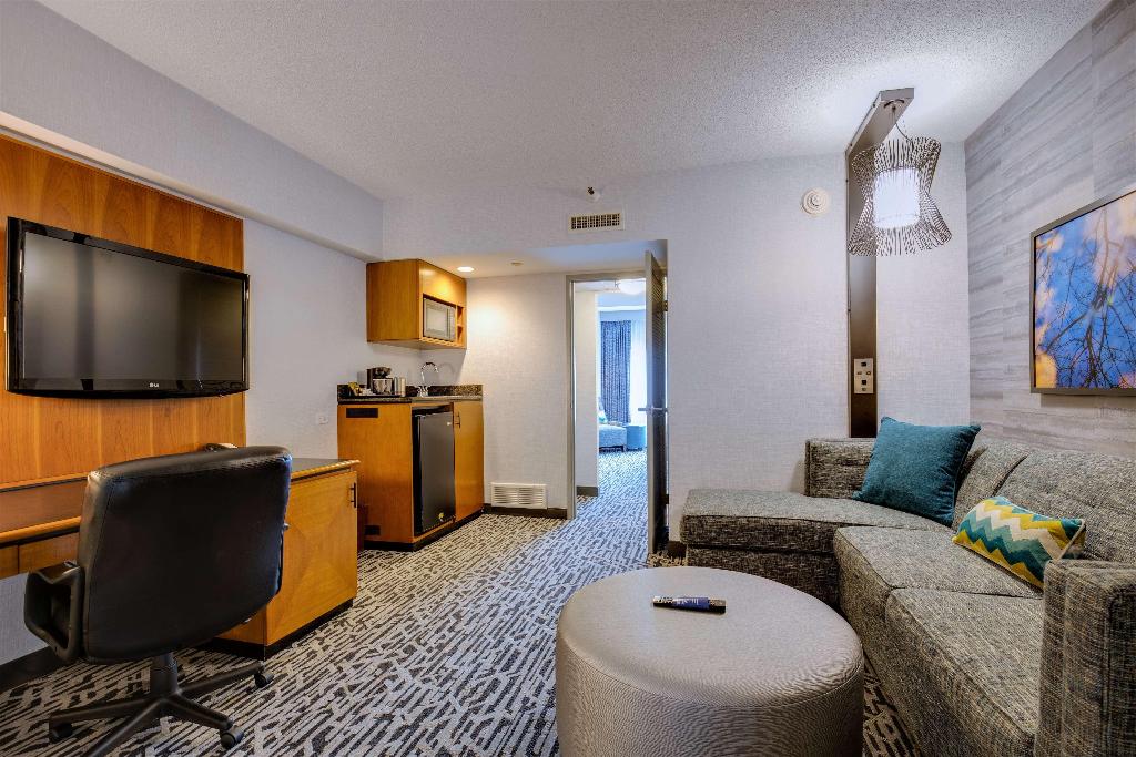 DoubleTree Suites by Hilton & Conf Ctr Chicago