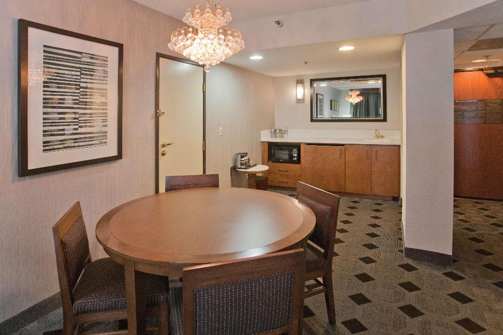 DoubleTree by Hilton Los Angeles - Rosemea