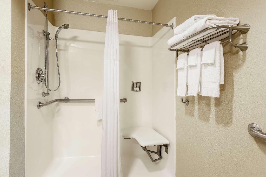 Hampton Inn & Suites New Haven South-West