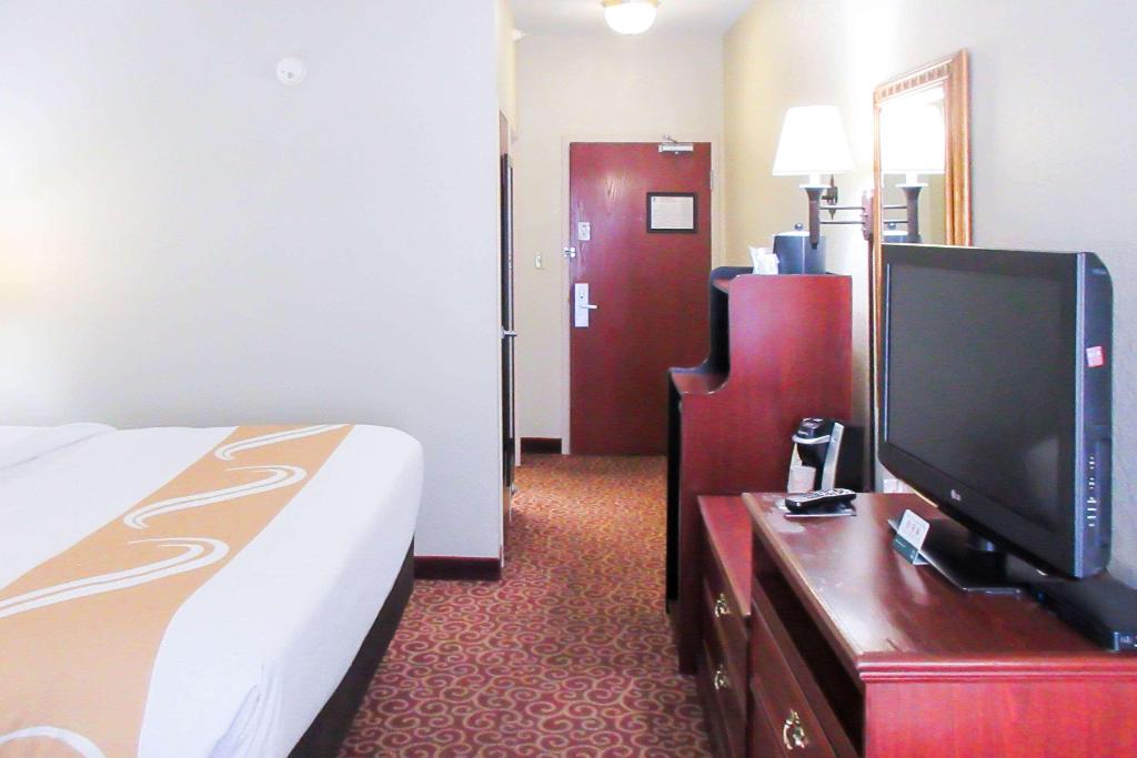 Quality Inn & Suites Quincy - Downtown