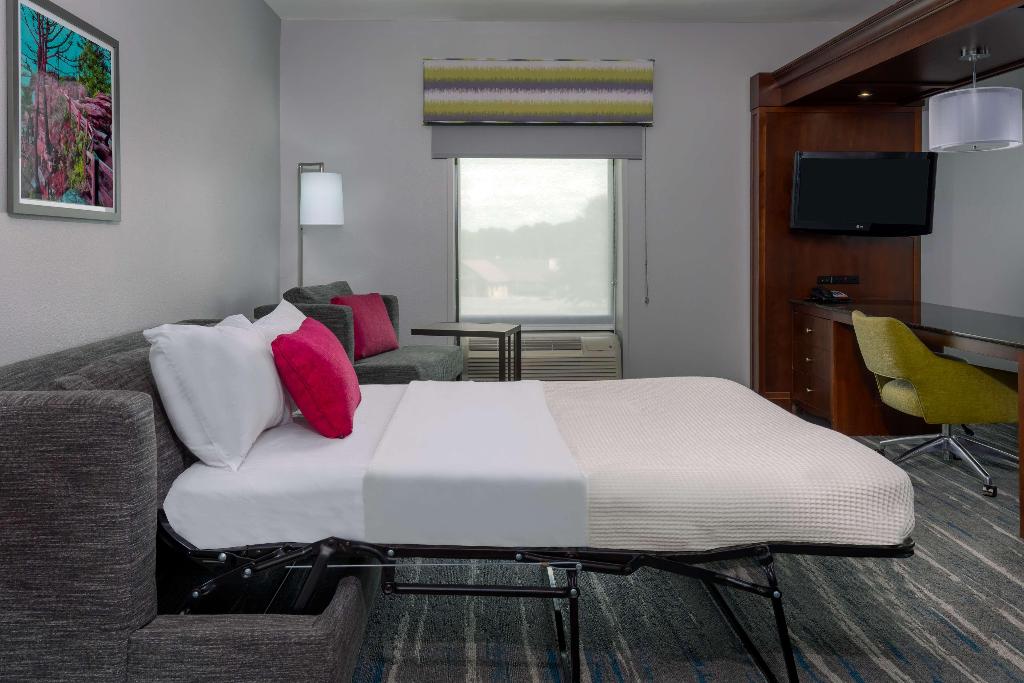 Hampton Inn & Suites Winston-Salem/University