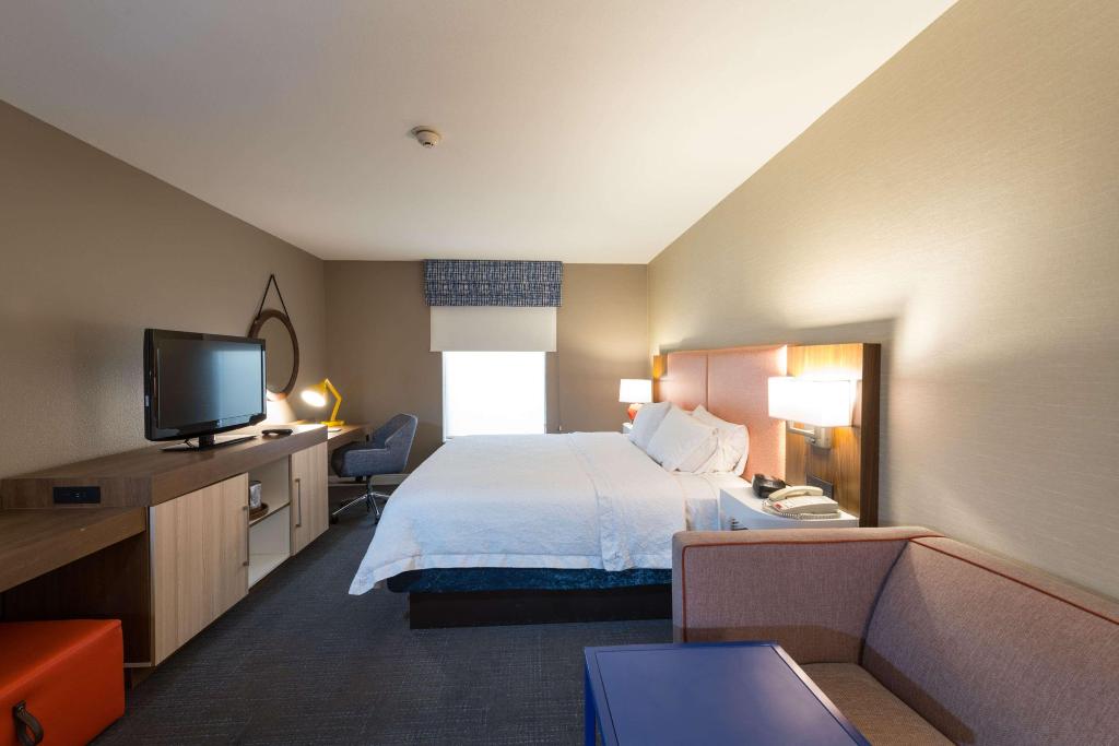 Hampton Inn & Suites Jamestown