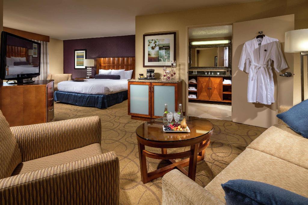 DoubleTree by Hilton Hotel Carson