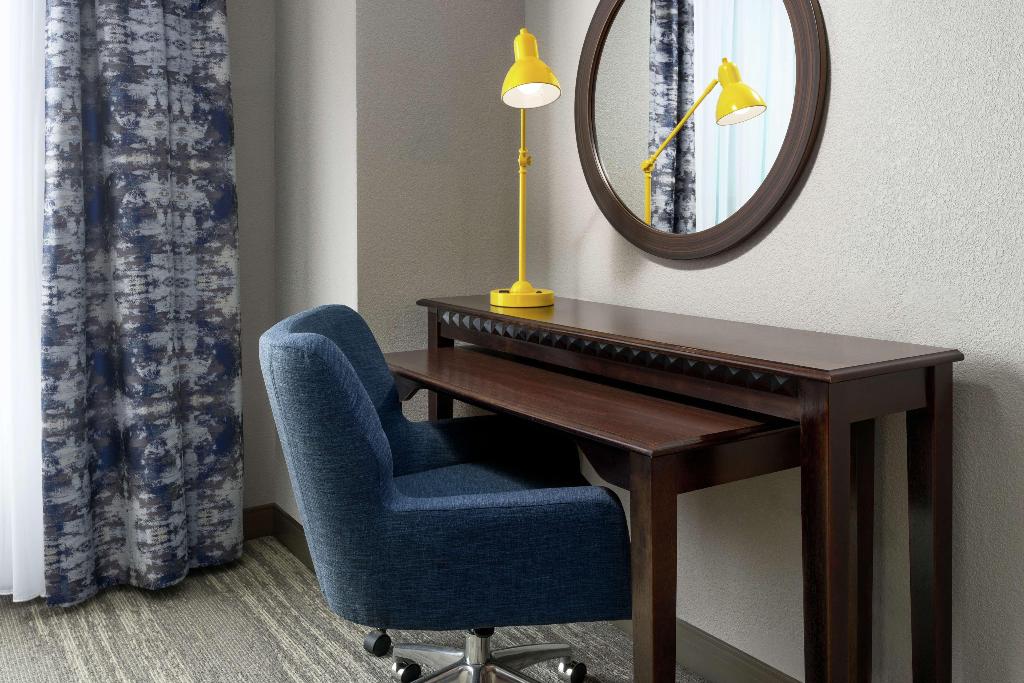 Hampton Inn & Suites National Harbor Alexandria