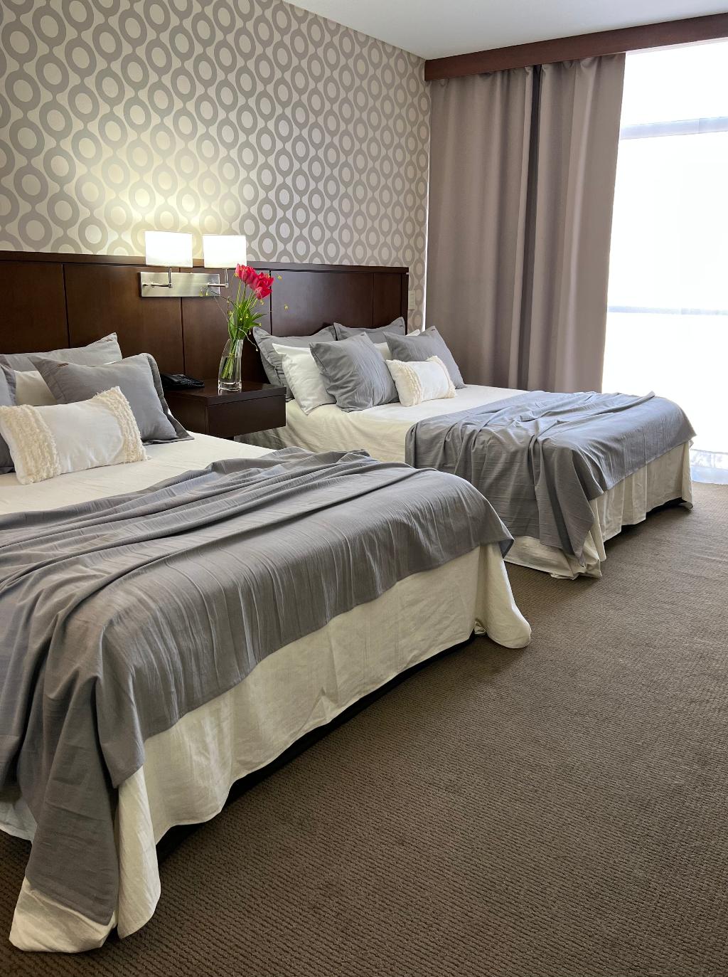 Ian Hotel