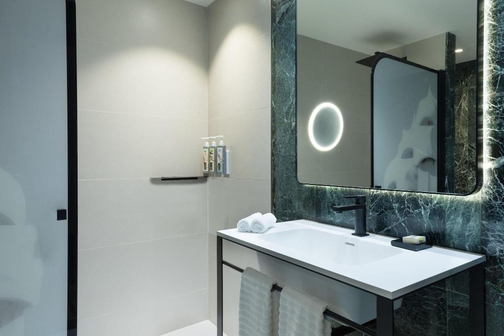 Renaissance Barcelona Hotel photo 128