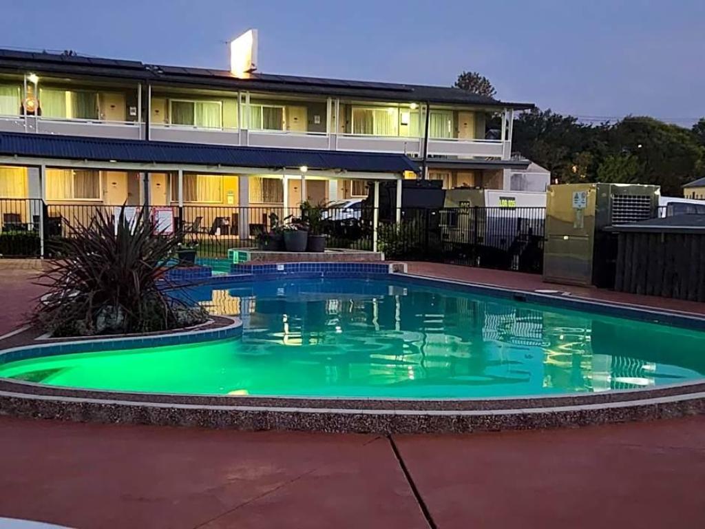 Bucketts Way Motel and Restaurant