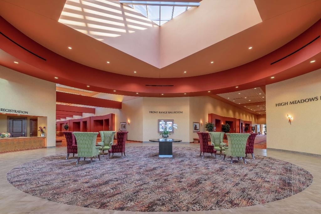 EMBASSY SUITES BY HILTON® LOVELAND HOTEL CONFERENCE CENTER & SPA
