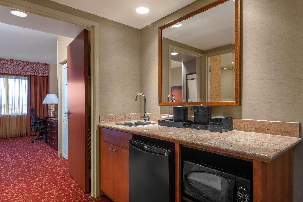 EMBASSY SUITES BY HILTON® LOVELAND HOTEL CONFERENCE CENTER & SPA