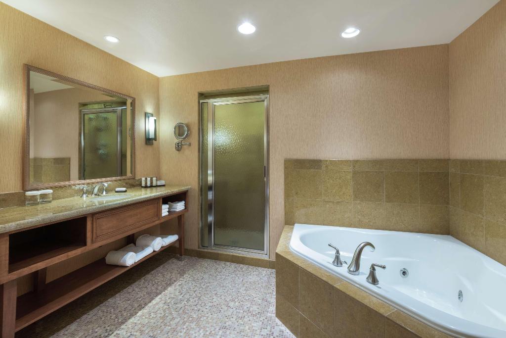 EMBASSY SUITES BY HILTON® LOVELAND HOTEL CONFERENCE CENTER & SPA