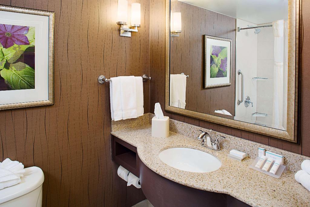 HiltonGardenInn Hartford North/Bradley IntLAirport