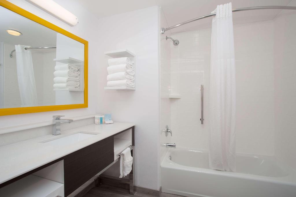 Hampton Inn & Suites Parker