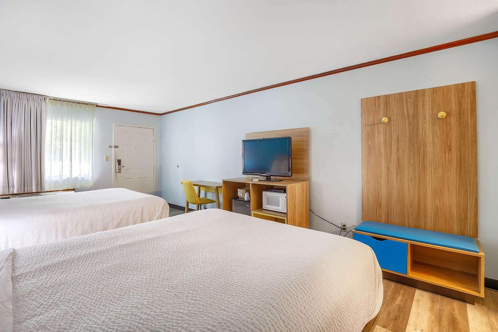 Days Inn by Wyndham Foley