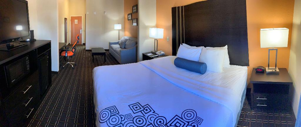 Best Western Plus Bass Hotel & Suites