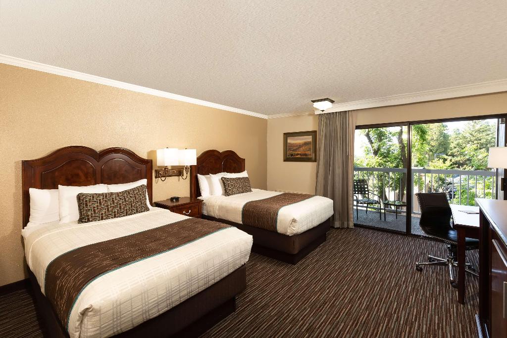 Best Western Plus Inn at the Vines