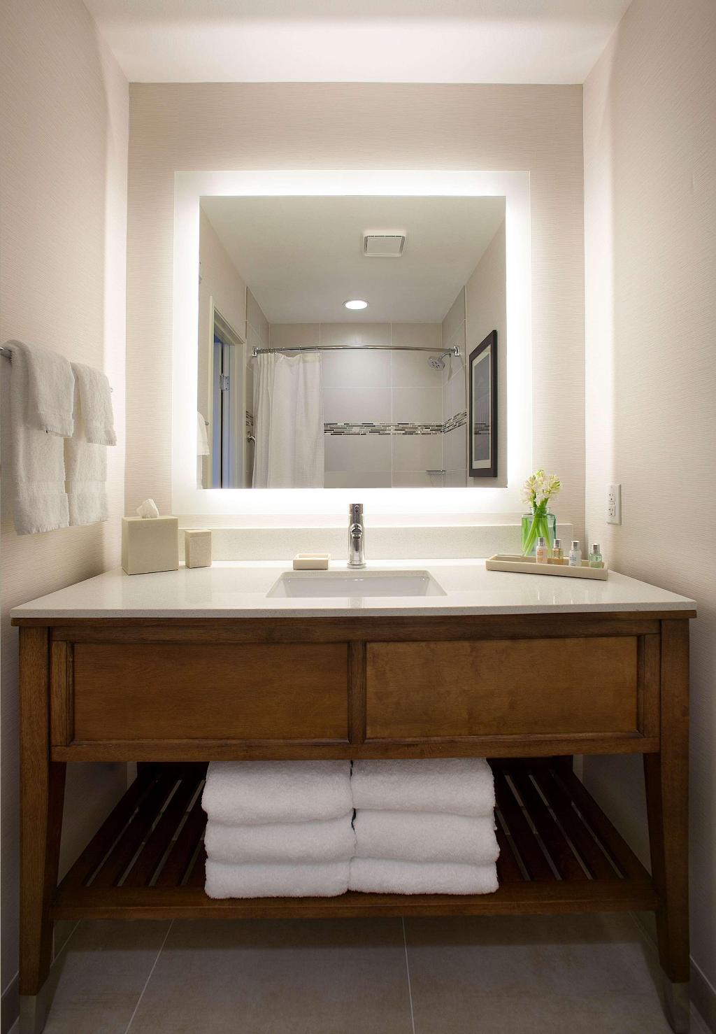 Redondo Beach Hotel, Tapestry Collection by Hilton