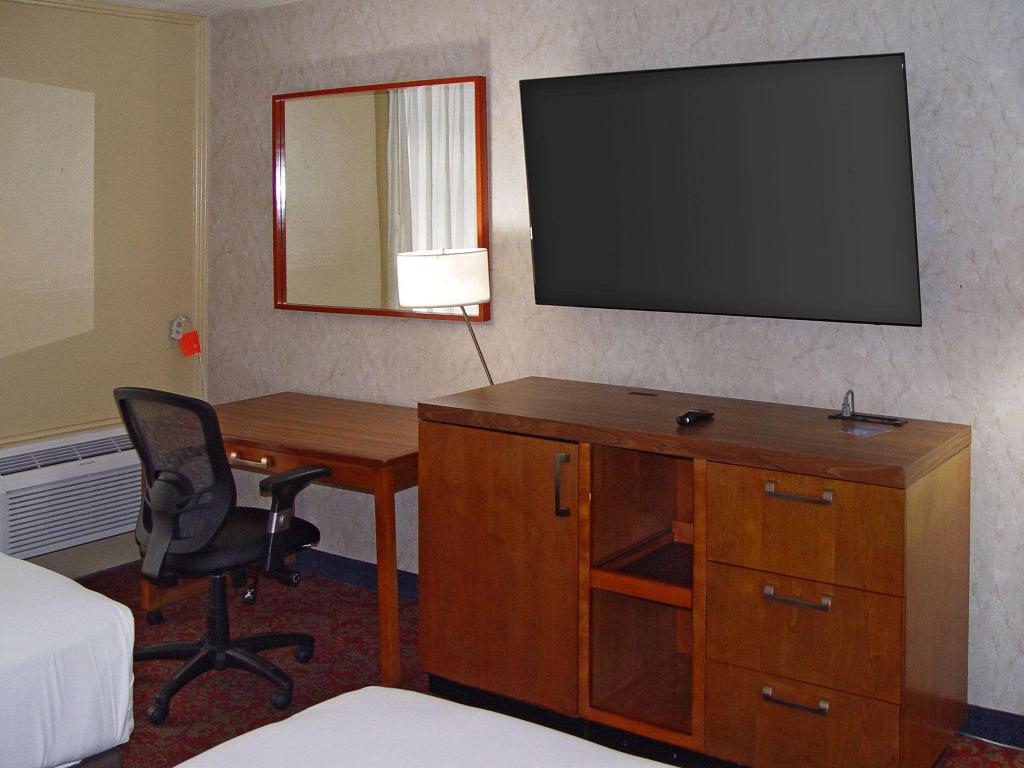 Hiltop Hotel