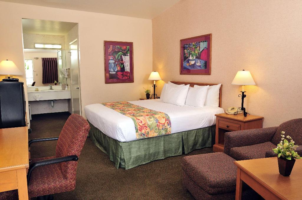 Lamplighter Inn & Suites at SDSU
