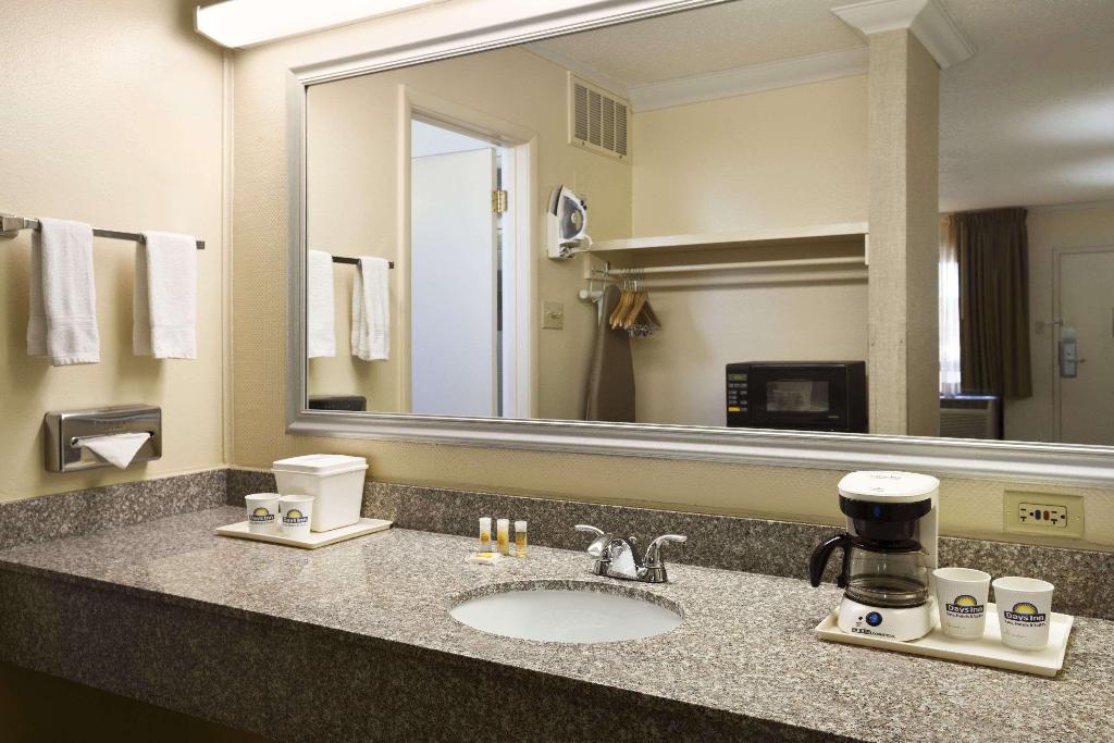 Days Inn and Suites Trinidad