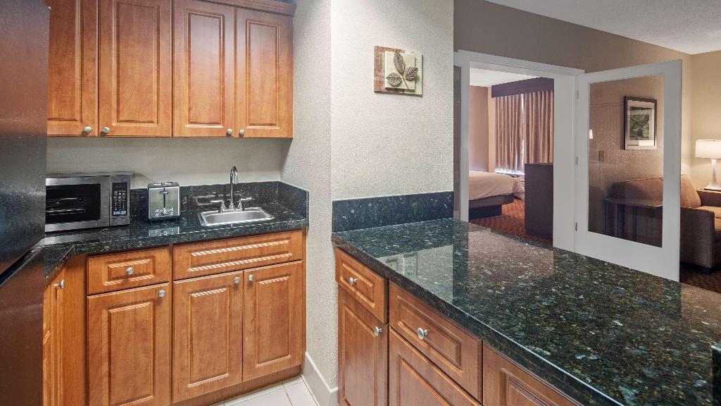 Best Western Plus Kendall Hotel & Suites
