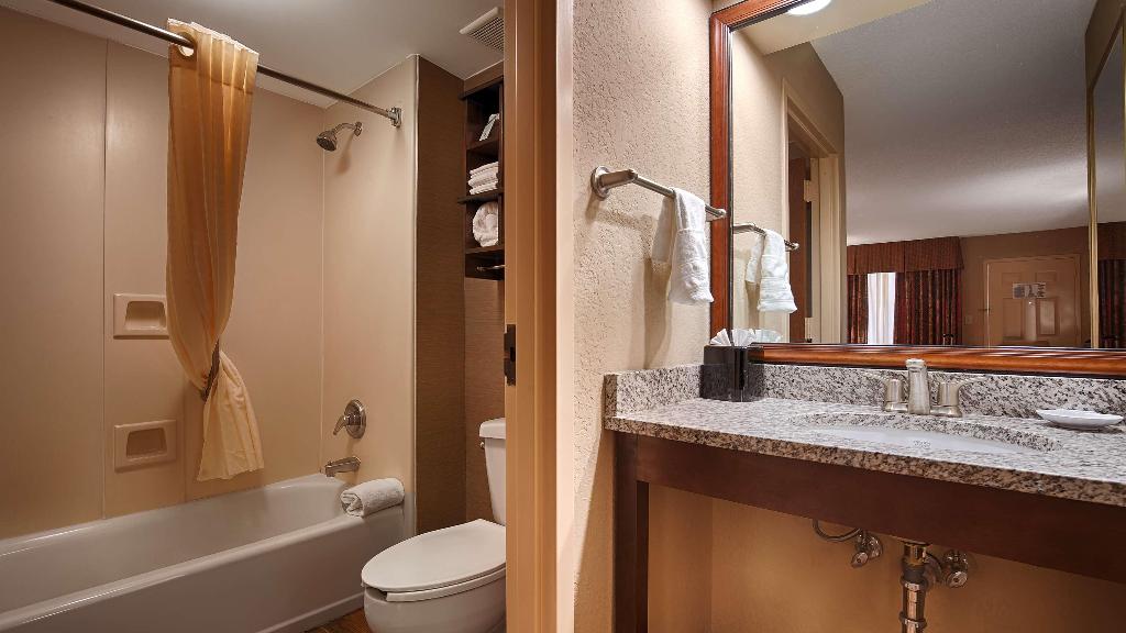 Best Western Colonial Inn