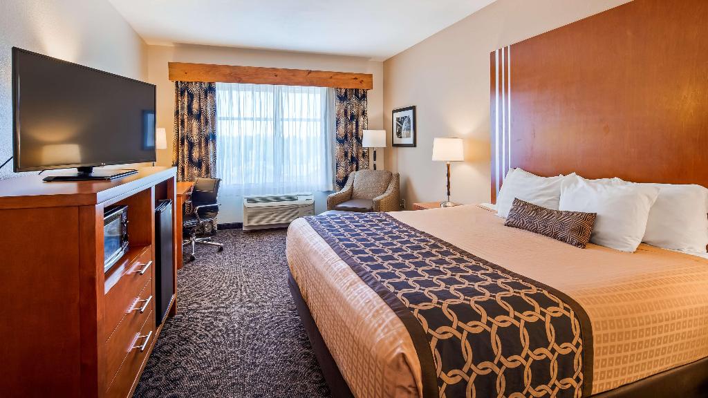 Best Western Plus Rose City Conference Center Inn
