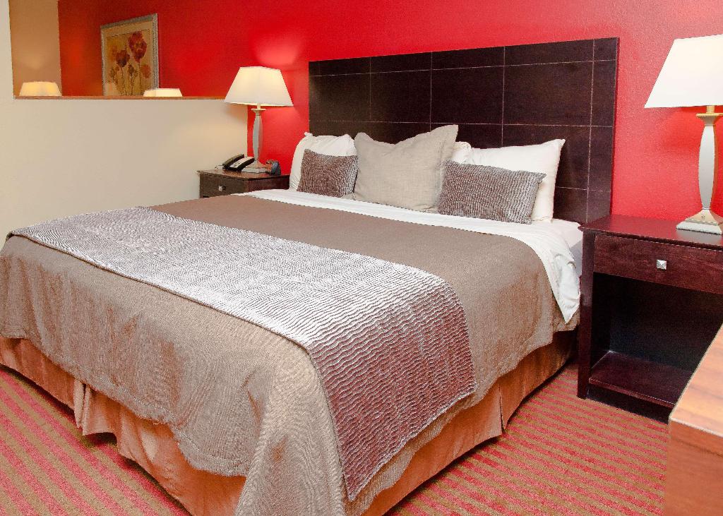Comfort Inn & Suites at I-74 and 155