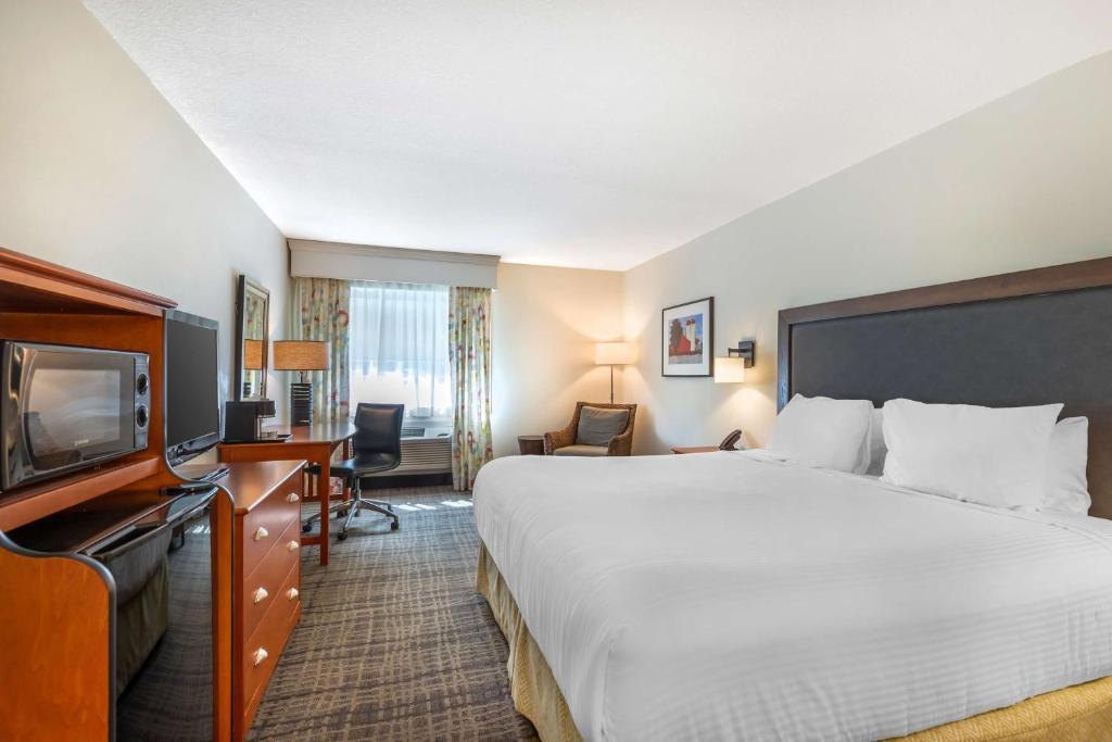 Best Western Plus University Park Inn & Suites